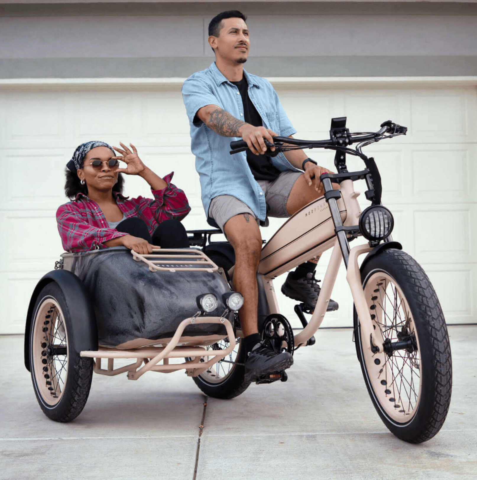Two riders on the MOD Easy SideCar 3 e-bike with sidecar